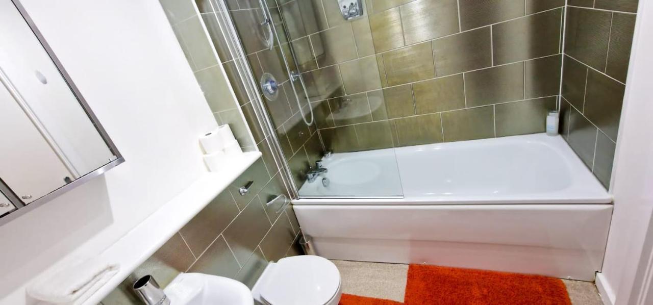 Lovely 2-Bedroom Apartment, Free Parking Manchester Exterior foto